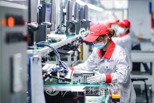 滿屏都是科技感丨1小時(shí)造出120臺電腦，這就是“瀘州造”計(jì)算機(jī)技術(shù)開發(fā)